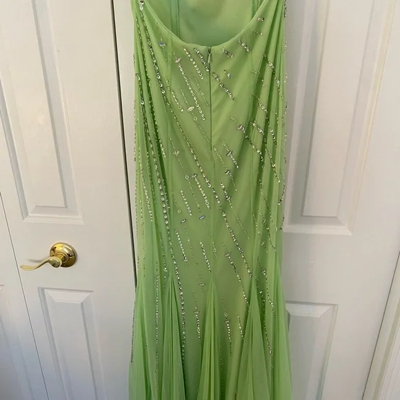 PROM DRESS - Picture 4 of 10